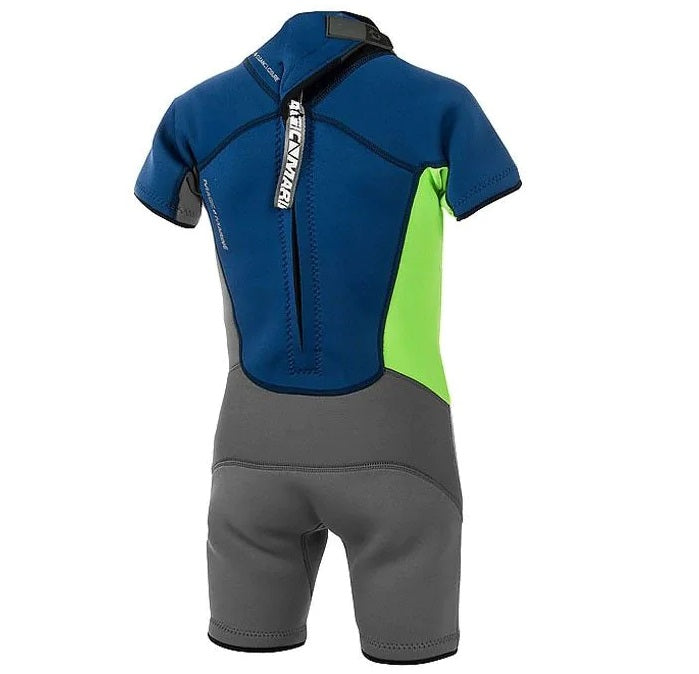 Une photo présentant la combinaison Brand Shorty 3/2mm Bzip Flatlock Kids de Magic Marine, avec sa coupe ajustée, sa fermeture éclair arrière et ses coutures plates, idéale pour offrir confort et chaleur aux enfants.