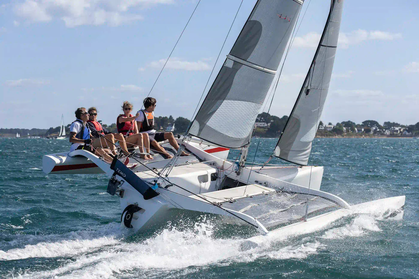 Moteur electrique hors-bord TEMO 1000 pour voilier jusqu’à 8 metres.