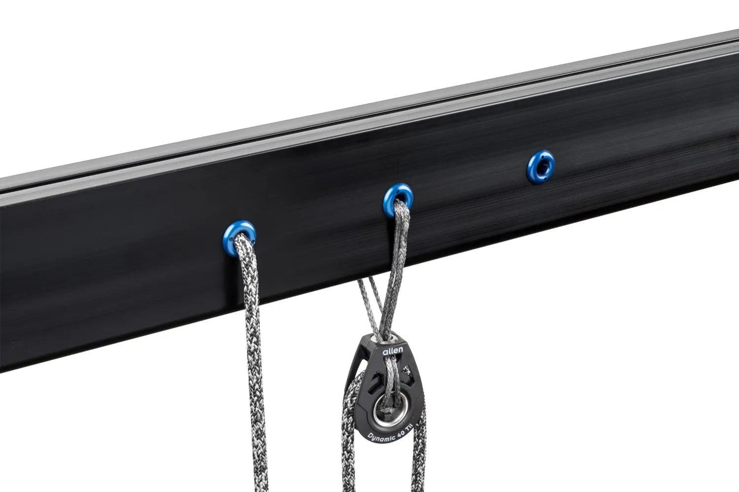 Bôme pour dériveur OK Allen Brothers.
La bôme est livrée avec sans les poulies, le corde et sans levier de hale-bas.
Développé avec les meilleurs marins OK du Royaume-Uni pour optimiser l'utilisation et réduire le poids.
L'aluminium extrudé 6082 offre durabilité, solidité et rigidité tout en étant capable de résister à l'environnement marin.
Extrémité conique pour réduire le poids.
Les Pad-Tii bleus et les écubiés de pont traversants permettent de fixer les poulies en douceur.
Plusieurs optio