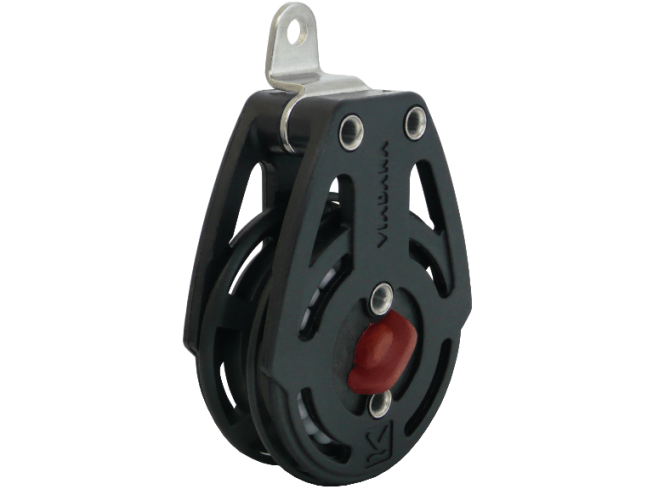 Poulies winch composite simples piano Viadana 14.12 et 14.13 avec réa de 57 mm. Disponibles en rotation droite et gauche, elles sont parfaites pour gérer les cordages jusqu’à 10 mm avec précision et fluidité.