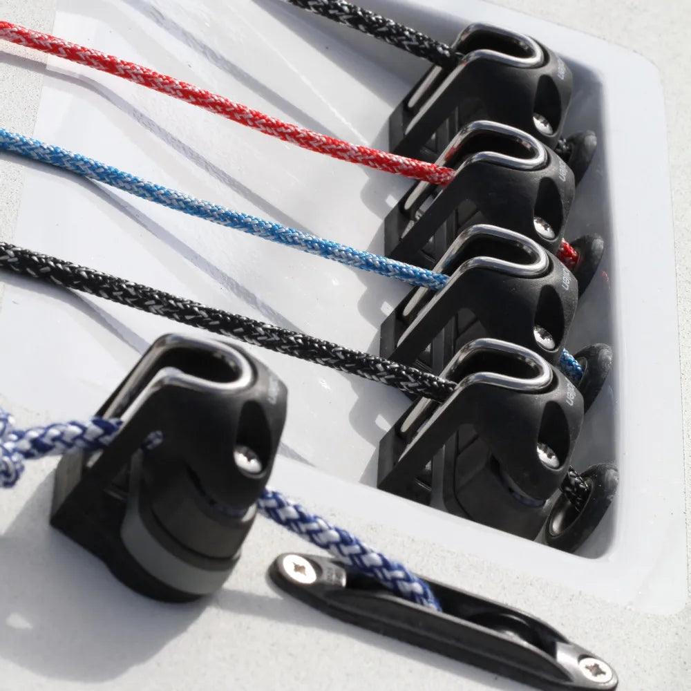 Taquet coinceur pour cordage 4-10mm Allen A..76 avec entraxe 38mm. Taquet / Coinceur / Bloqueur. Taquet à came à roulement à billes Moyen - Le profil de la mâchoire est optimisé pour l'entrée et la sortie de la corde, ce qui réduit l'usure de la corde. Les roulements à billes et les ressorts à double bobine assurent une action de came très douce, permettant une sensation constante à chaque fois que la corde est clouée. Les mâchoires et la base sont en aluminium moulé sous pression, ce qui permet une char