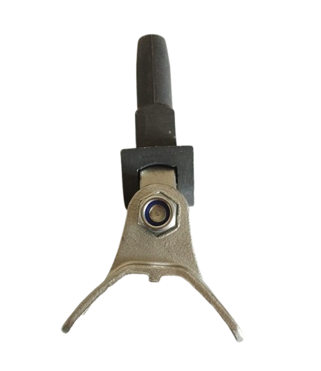Un gros plan du vît-de-mulet en aluminium AG+ Spars, mettant en évidence son doigt de 12 mm et son carré. L’image illustre sa conception robuste en aluminium léger, conçue pour garantir une fixation solide entre la bôme et le mât. Une présentation qui reflète la qualité et la durabilité de cet accessoire essentiel pour les navigateurs exigeants.