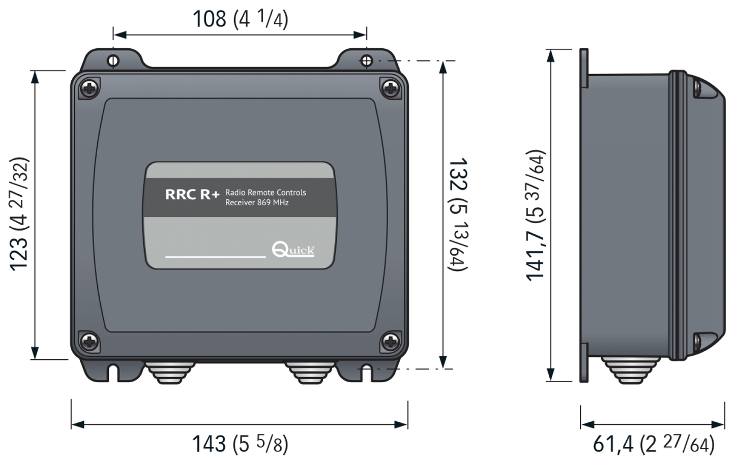 La photo illustre le récepteur Quick R04+ avec ses dimensions compactes, facilitant son installation à bord. Avec un poids de 315 g et un indice de protection IP55, il est à la fois léger, durable et parfaitement adapté aux environnements marins. Ses dimensions précises permettent une intégration discrète tout en garantissant une utilisation efficace.