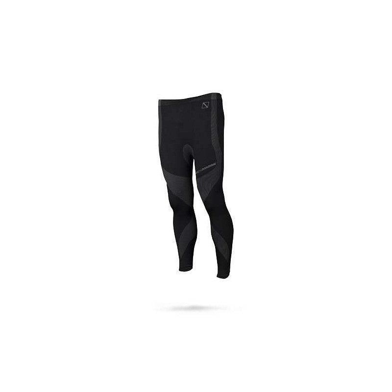 Le Pantalon Thermique Magic Marine - Base Layer Pants offre un design ergonomique et polyvalent, parfait pour les activités nautiques par temps froid. Idéal à porter seul ou sous une combinaison néoprène, il garantit confort et chaleur.
