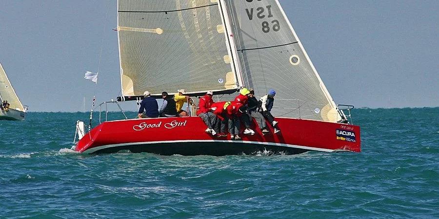 Voilier J/100 dayboat elegant et performant.