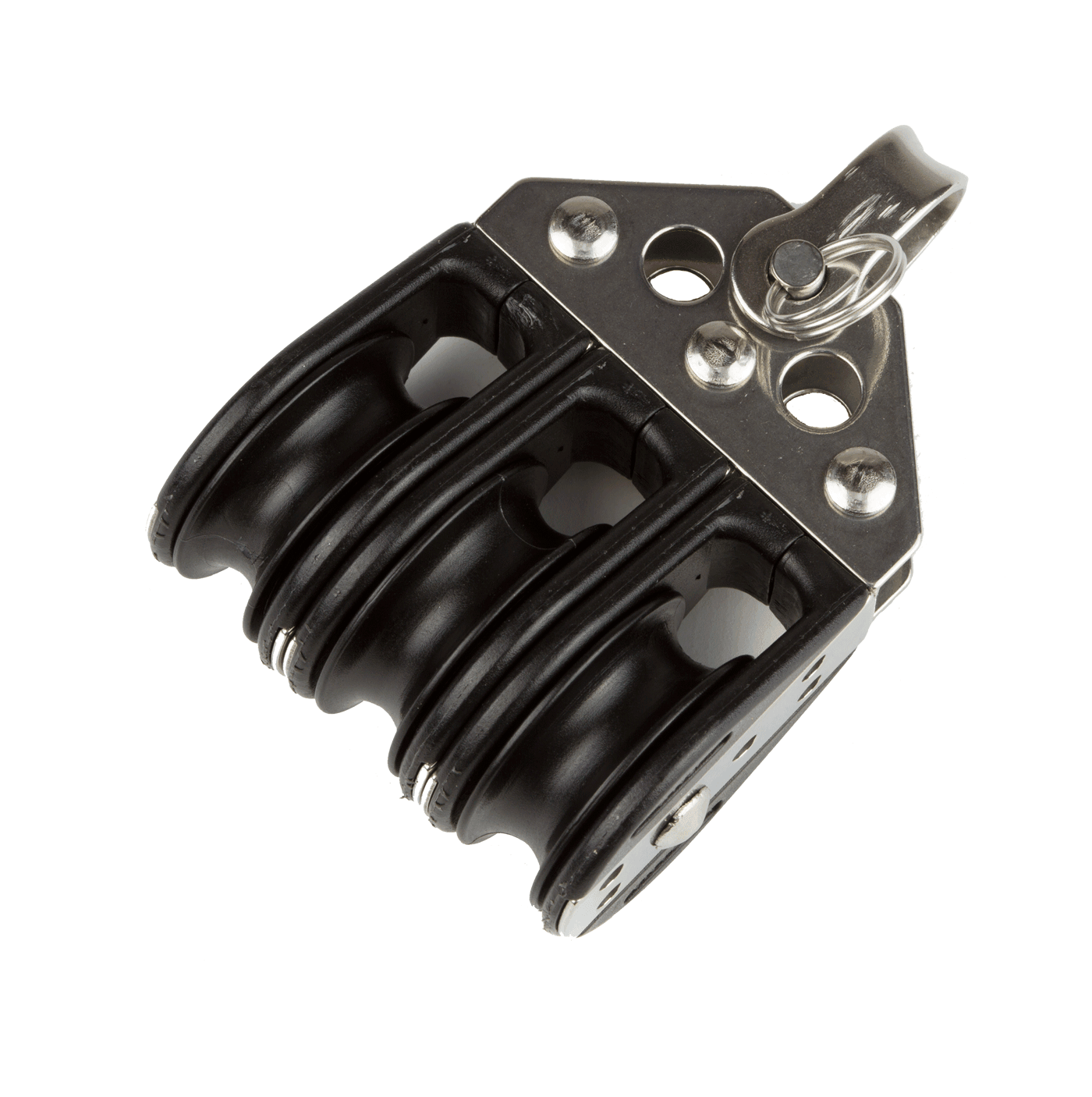 L'image montre une poulie à billes Viadana triple avec manille, dotée d'un réa de 38 mm et d'un cordage maximum de 10 mm. Elle supporte une charge de travail de 230 kg et une charge de rupture de 950 kg. Fabriquée en inox ou aluminium anodisé, elle est résistante à la corrosion et idéale pour les applications marines.