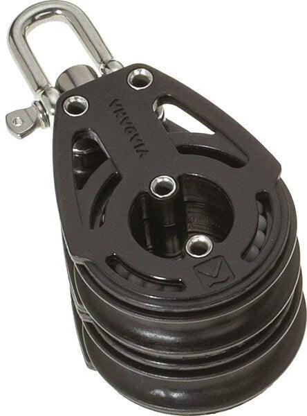L'image montre une poulie composite à billes double Viadana avec un réa de 57 mm. Elle accepte des cordages jusqu’à 12 mm, supporte une charge maximale de travail de 320 kg et une charge de rupture de 1080 kg. Fabriquée en composite haute résistance, elle est légère et robuste, idéale pour les applications marines. Conçue par Viadana, elle garantit une performance fiable et une longue durée de vie.