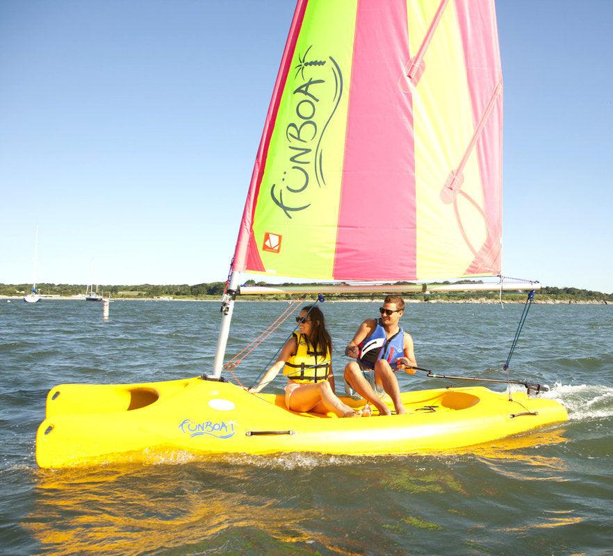 Les pièces avec différents choix pour le Catamaran FunBoat, chariot, trappe, voile, poulie, taud, prix bas, livraison rapide.