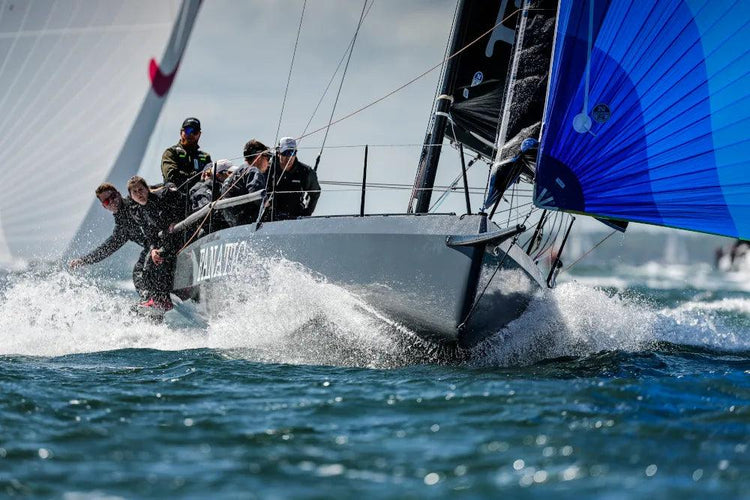 Collection de pièces destinées à équiper le bateau Cape 31, TOURELLE PIVOTANTE POUR FOC AUTO 