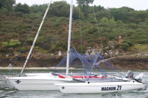 Commandez dès maintenant votre TRAMPOLINE COMPATIBLE MAGNUM 21 LA PAIRE SOUDE MESH sur Pro Emotion Yachting. Ajoutez au panier ce&nbsp;FOC MAGNUM 21 COMPATIBLE DACRON BLANC indispensable pour votre catamaran MAGNUM.