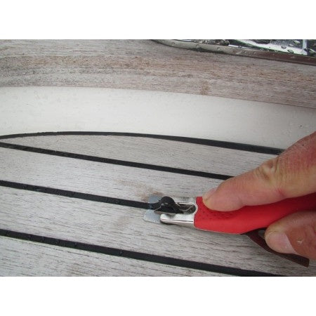 Outil trimmer Mozart joints SikaFlex finition teck marine