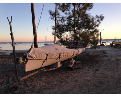 Nénuphar est une marque réputée pour la fabrication d'équipements nautiques de haute qualité. Spécialisée dans les accessoires et composants pour les sports de voile, elle s'engage à offrir des produits durables, performants et adaptés aux besoins des passionnés de navigation. Grâce à son expertise et à son savoir-faire, Nénuphar garantit des produits qui allient innovation, solidité et fonctionnalité, tout en répondant aux exigences des pratiquants les plus exigeants.