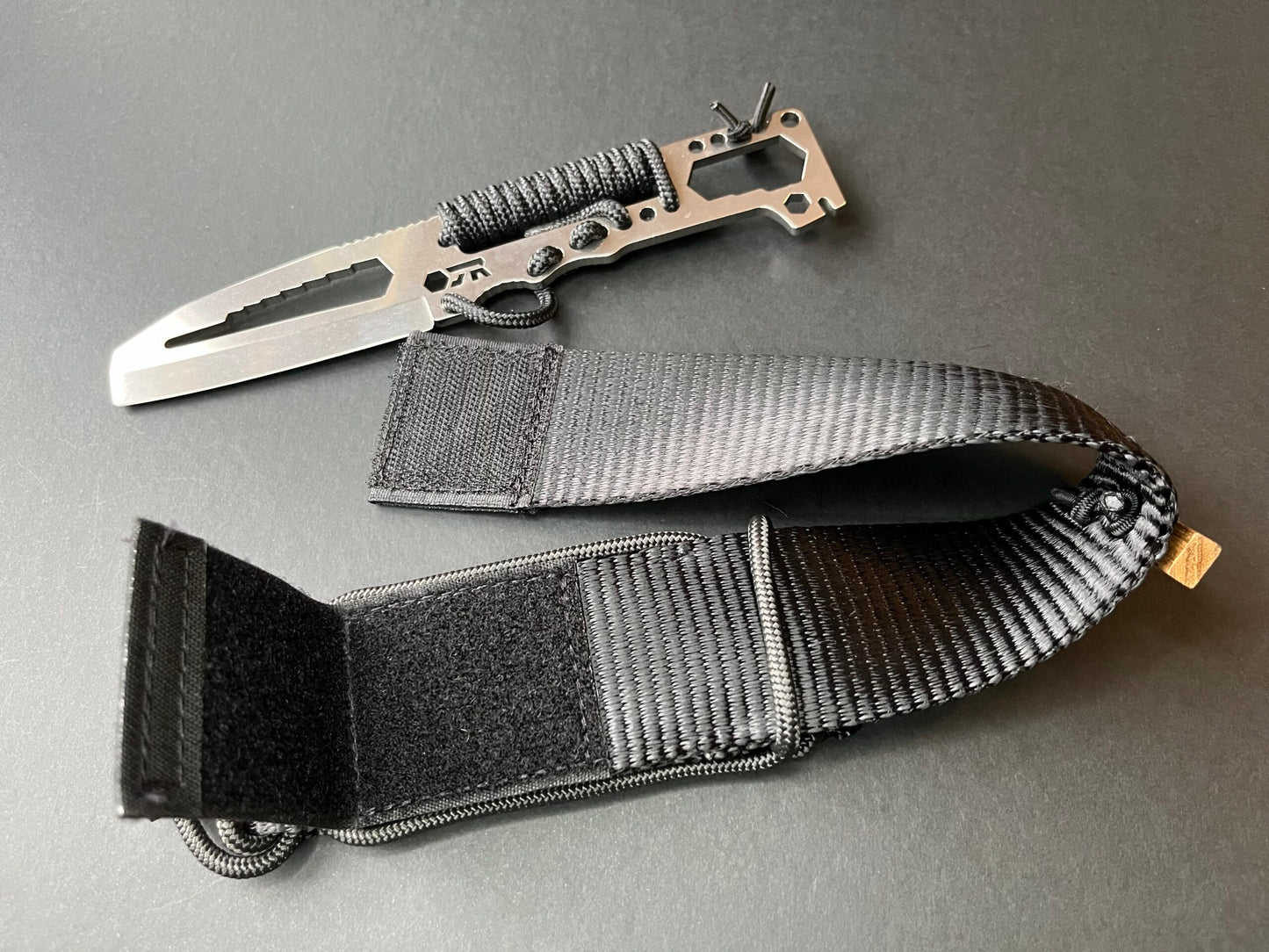 Couteau nautique Bosco OJR noir sécurité bateau inox multifonctions France.