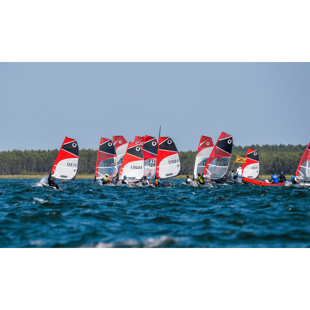 Open Skiff dériveur moderne voile enfants Pro Emotion