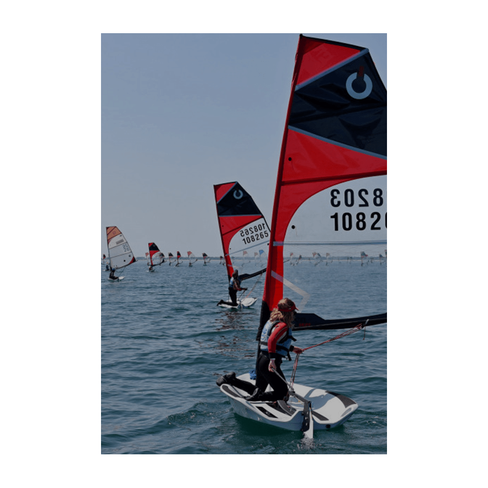 Open Skiff dériveur moderne voile enfants Pro Emotion