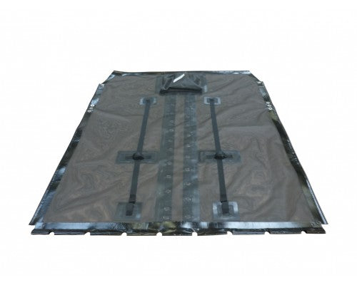 Fabriqué en France. Ce trampoline compatible est conçu pour une résistance élevée à une utilisation intensive. Fabriqué en grille de forts fils polyester enduite PVC. Les assemblages et poses de renforts sont réalisés par soudure haute fréquence Les Œillets éventuels sont à dents et toujours posés sur un renfort. Poche(s) de rangement de drisse.&nbsp;