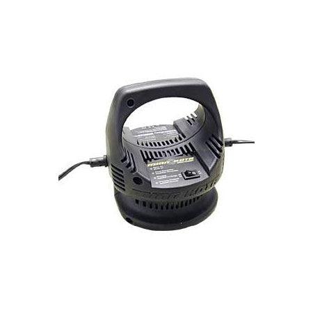 Chargeur auto-régulé Minn Kota MKP110, compact et puissant, idéal pour l’entretien sécurisé des batteries 12V au plomb.