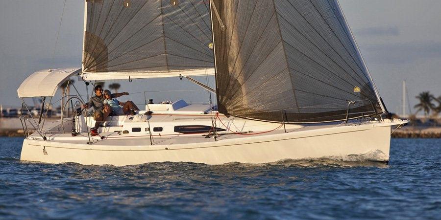 J/108 J Boats voilier côtier dérive pivotante.