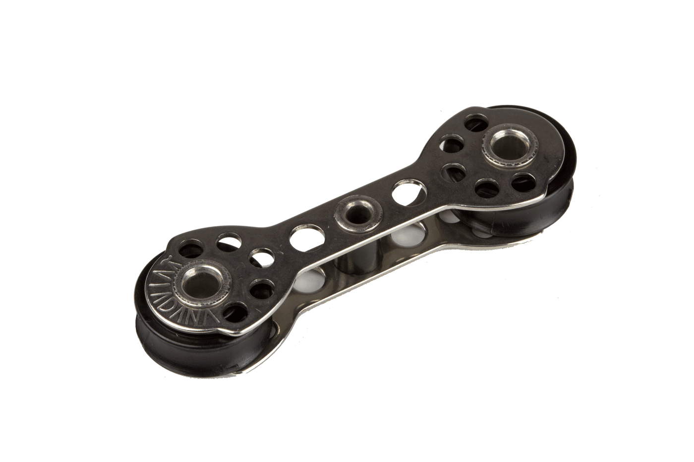 L'image montre la poulie Micro Viadana double opposée, conçue pour des cordages jusqu'à 5 mm. Avec un réa de 17 mm, elle offre une charge de rupture de 300 kg. Idéale pour les applications où l'espace est limité, cette poulie garantit une rotation fluide et une performance fiable pour les manœuvres de gréement fin.