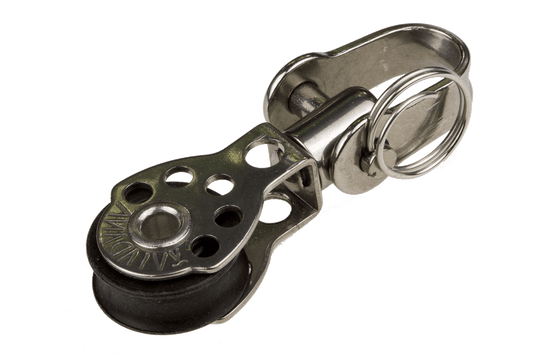 Poulie Micro Viadana simple avec émérillon rotatif, équipée d’un réa de 17 mm. Compacte et robuste, conçue pour cordages jusqu’à 5 mm et une charge de rupture de 200 kg. Idéale pour les manœuvres marines nécessitant une rotation fluide.